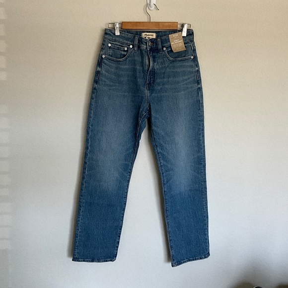 Curvy 90’s Straight Jeans NWT - Picture 1 of 4